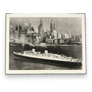 Queen Elizabeth Ship New York City Wood Print